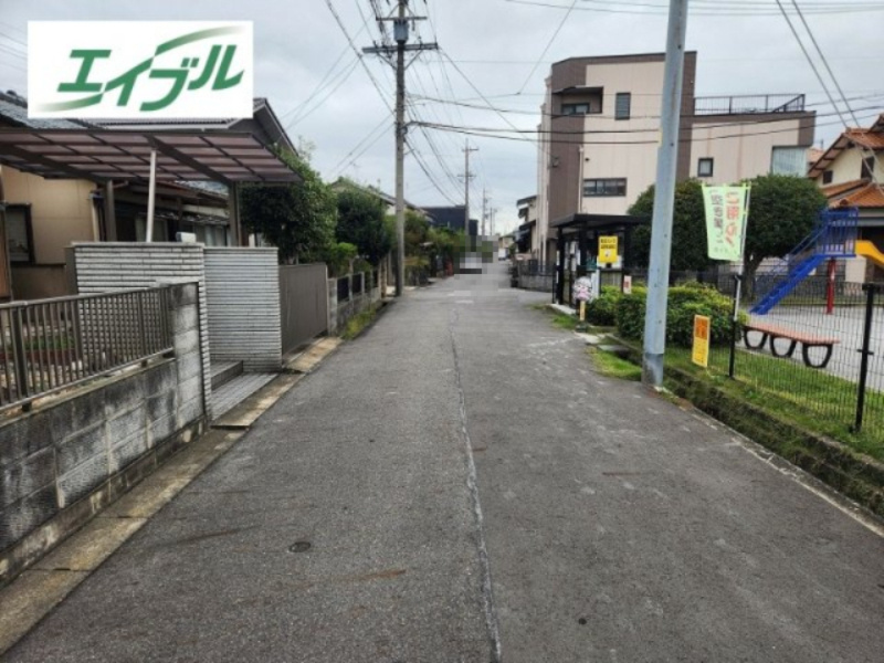 小牧市小木南3丁目　中古戸建の前面道路含む現地写真