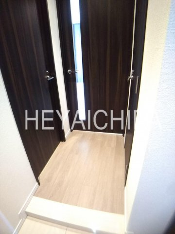 プレジール入谷の玄関