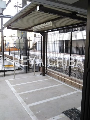 プレジール入谷のその他共用部分|バイク置き場