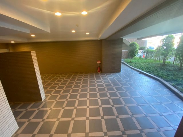 ネオハイツ船橋薬円台公園のロビー