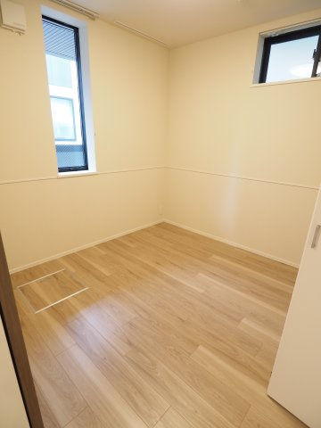 【洋室】 | オカバ世田谷深沢ヘーベルメゾン | 各居室、腰高に仕切りをもたせて猫さんのうっかり爪とぎに対応してます。