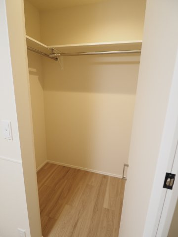 【収納】 | オカバ世田谷深沢ヘーベルメゾン | 衣類だけでなくいろんな物をしまえるウォークインクローゼット