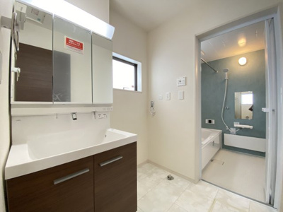 【独立洗面台】 | 八重瀬町具志頭（全11棟）10号棟 | 10号棟　三面鏡付き洗髪洗面化粧台♪