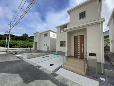 【外観】 | 八重瀬町具志頭（全11棟）10号棟 | 10号棟　並列駐車2台完備♪