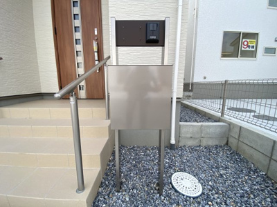 【設備】 | 八重瀬町具志頭（全11棟）10号棟 | 10号棟　オシャレなポスト付き♪