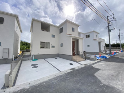 【外観】 | 八重瀬町具志頭（全11棟）10号棟 | 10号棟　並列駐車2台完備♪