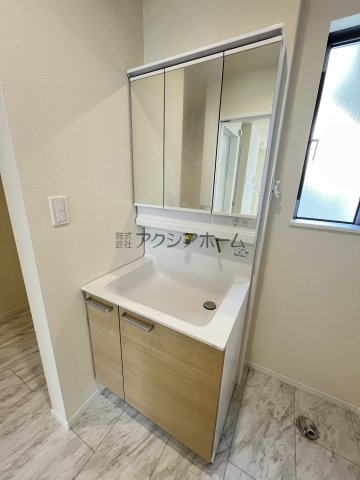 所沢市若狭4丁目・全3棟　新築一戸建　B号棟　～IDS工法～の独立洗面台|シャンプードレッサー付洗面化粧台