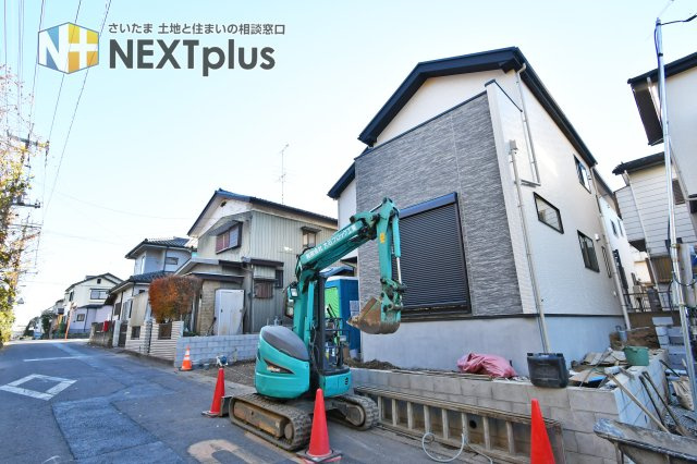 北足立郡伊奈町20期　2号棟の前面道路含む現地写真