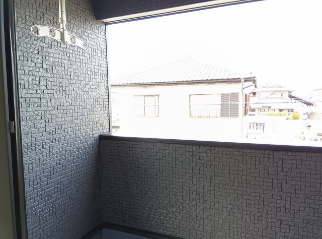 小山市東間々田3丁目　第8　1号棟のバルコニー|2階南側洋室に続くバルコニーは陽当たり良好！洗濯物もよく乾き、休日にはちょっとしたリラックス空間としても楽しめます。