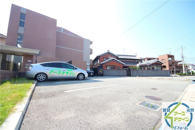 グランデージーの駐車場