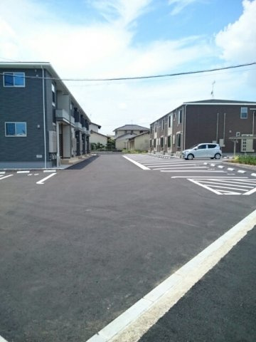 ソラーレ吉井Ⅱの駐車場|駐車スペースもあります☆