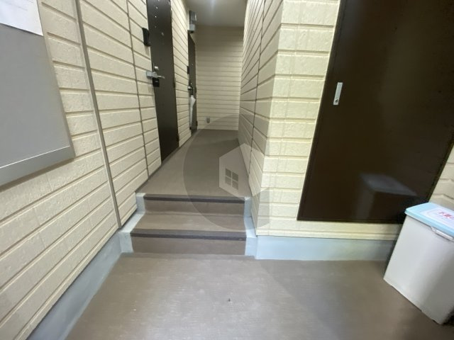 メゾンルシーヌ源氏ケ丘のロビー