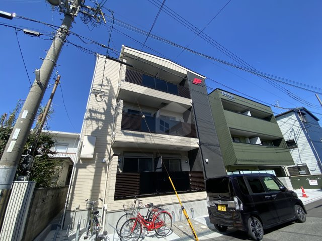 メゾンルシーヌ源氏ケ丘の外観