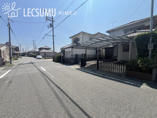 姫路市飾磨区英賀清水町2丁目/中古戸建の前面道路含む現地写真