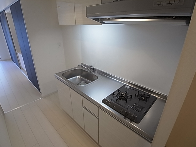 神戸市兵庫区駅南通３丁目の賃貸マンションのキッチン|システムキッチン（ガス２口）