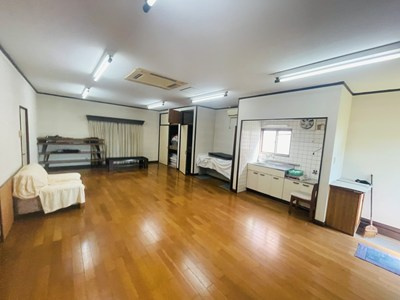 広川町一條貸家の居間・リビング|こちらの居間で趣味の時間をお楽しみください