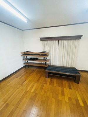 広川町一條貸家の内装|明るい色調の室内です