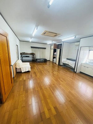 広川町一條貸家の居間・リビング|ゆったりとした居間です