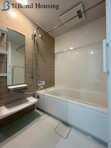 駐車並列2台　耐震等級3　西区学園東町７丁目 2号棟　新築戸建の浴室