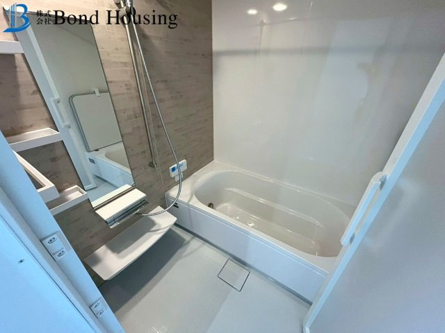 駐車並列2台　耐震等級3　西区学園東町７丁目 2号棟　新築戸建の浴室