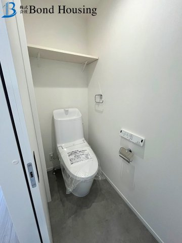 駐車並列2台　耐震等級3　西区学園東町７丁目 2号棟　新築戸建のトイレ