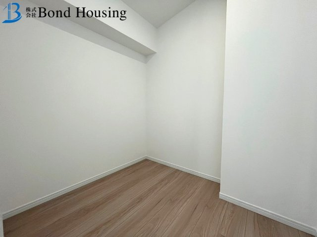 駐車並列2台　耐震等級3　西区学園東町７丁目 2号棟　新築戸建の洋室