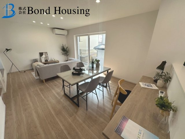 「太陽光パネル搭載」「断熱等級6」青山台 限定1棟の居間・リビング