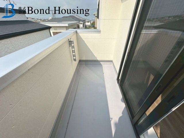 「太陽光パネル搭載」「断熱等級6」青山台 限定1棟のバルコニー