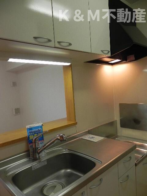 ロックガーデン森Ｂのキッチン|お料理しやすいキッチンです