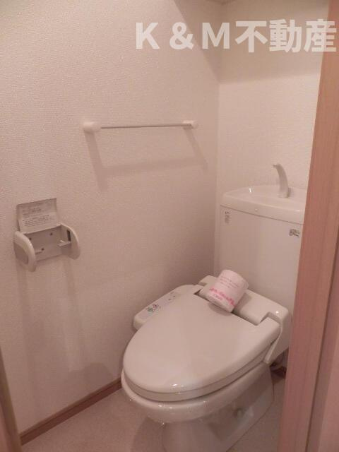 ロックガーデン森Ｂのトイレ|落ち着いた色調のトイレです