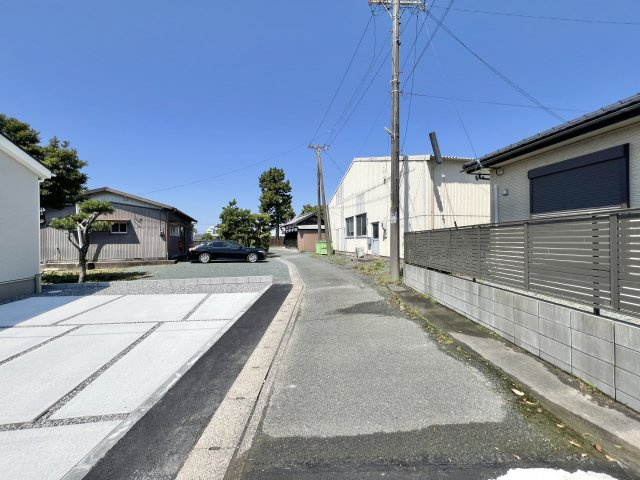 中央区白鳥町　全3棟　1号棟の前面道路含む現地写真