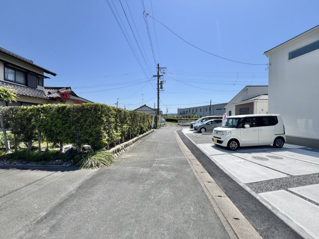 中央区白鳥町　全3棟　1号棟の前面道路含む現地写真