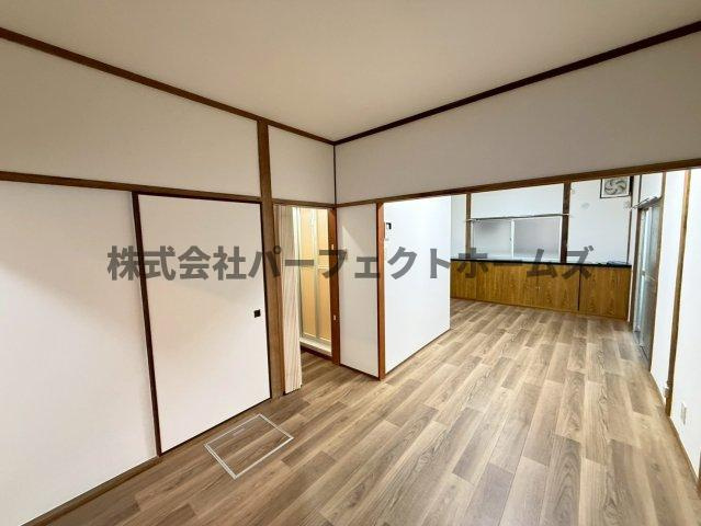 美井元町戸建　賃貸の居間・リビング|こちらの居間で趣味の時間をお楽しみください