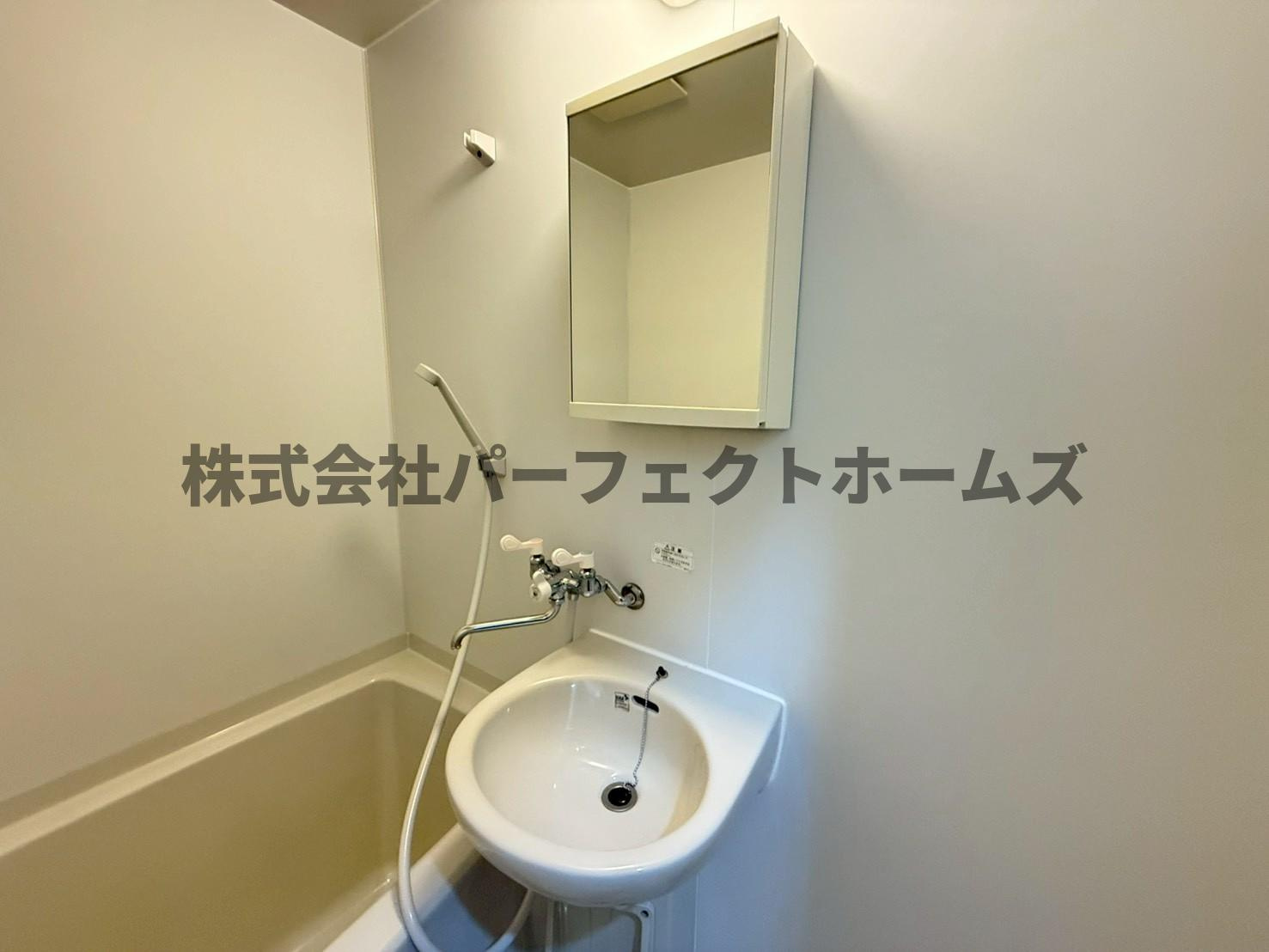 美井元町戸建　賃貸の独立洗面台|使いやすい独立洗面台です