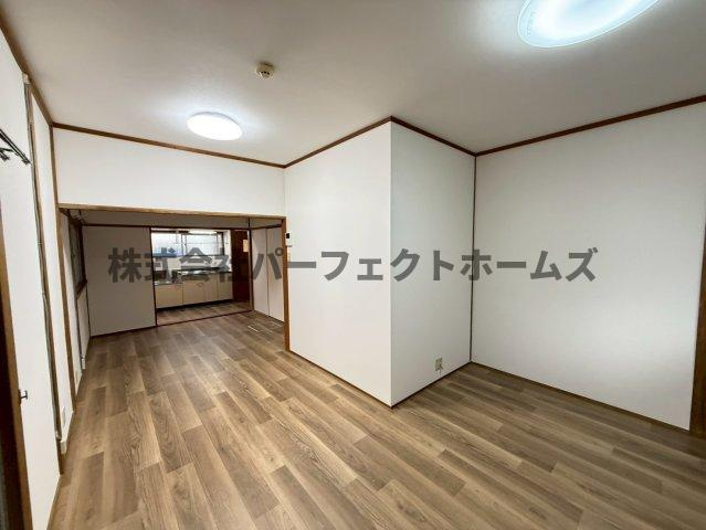 美井元町戸建　賃貸の居間・リビング|居間です