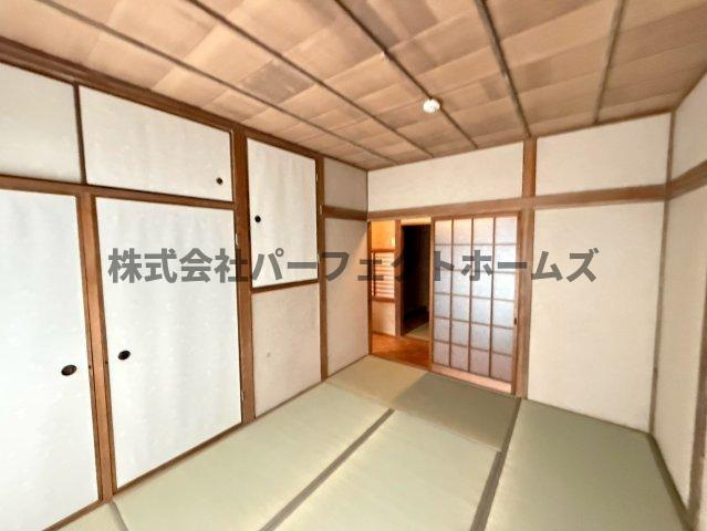 美井元町戸建　賃貸の和室|日本らしい落ち着いた雰囲気の和室です