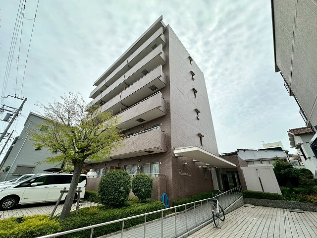 SUNROYAL新大阪の外観