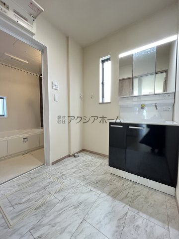 所沢市若狭4丁目・全3棟　新築一戸建　C号棟　～IDS工法～の脱衣所