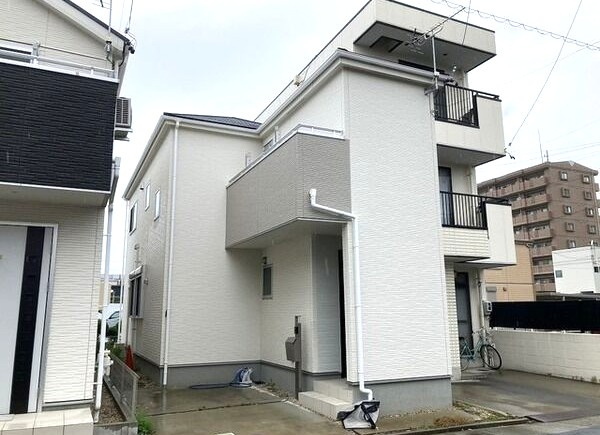 宿跡町戸建Ｗｅｓｔのエントランス