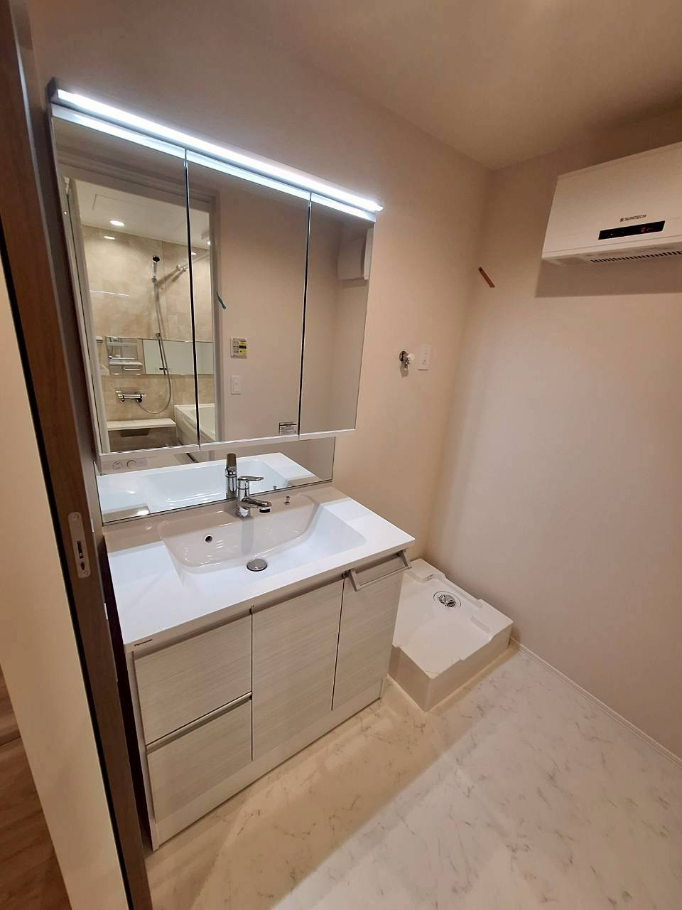 メゾン　ラ　グランメールの独立洗面台