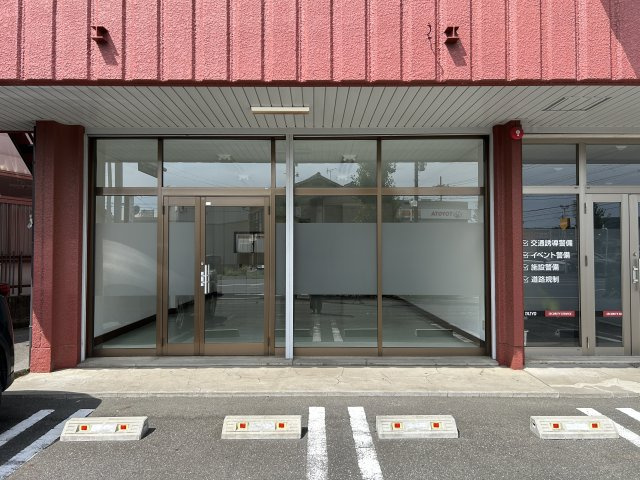 塚越ビルのエントランス