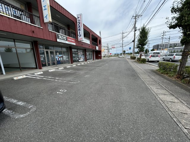 塚越ビルの駐車場