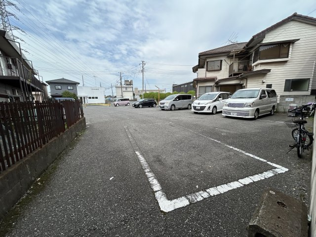 塚越ビルの駐車場