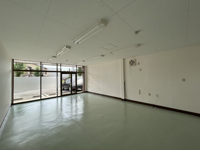 塚越ビルの内装