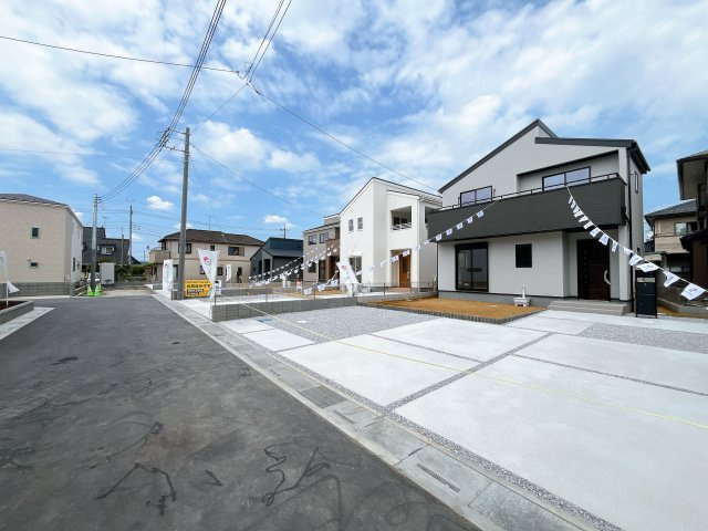 行田市城西１丁目　新築戸建　全9棟の前面道路含む現地写真