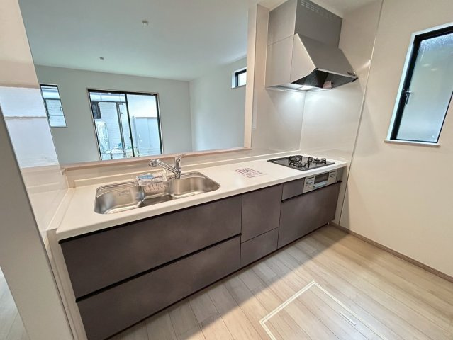 ハートフルタウン　一宮市浅井町4期　全1区画分譲の居間・リビング|フローリング材には木目調で木材特有の風合いがあり、ナチュラルな美しさになっています。