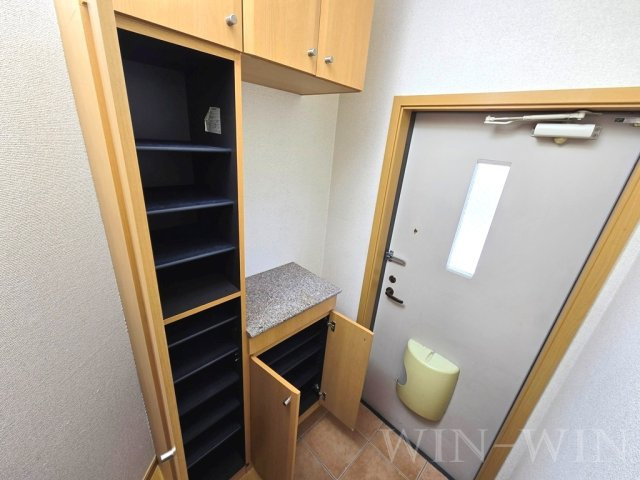 ホワイトルームカワイ Ⅰの玄関