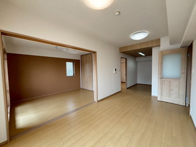 【居間・リビング】 | ラウムズ三国ヶ丘