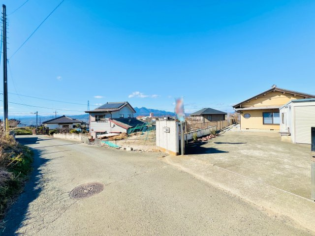 渋川市北橘町真壁の前面道路含む現地写真|車の通りも少なく駐車も楽々♪
