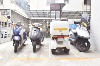 【駐車場】 | バイク置き場。空き区画の有無や駐輪料金、サイズおよび排気量規定などについては、改めてお問い合わせください。～即日のご見学可能～　お問合せはお気軽にどうぞ。

